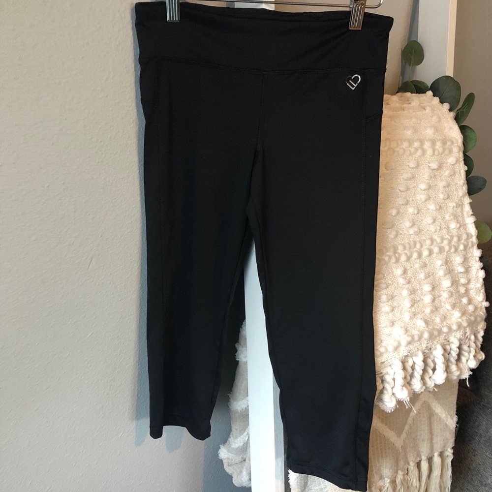 Aeropostale Live Love Dream Capri Leggings